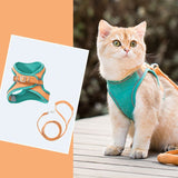 Chat portant un harnais chat vert orange | Kittyvest