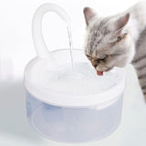 Chat buvant dans une fontaine à eau pour chat | Kittyfalls
